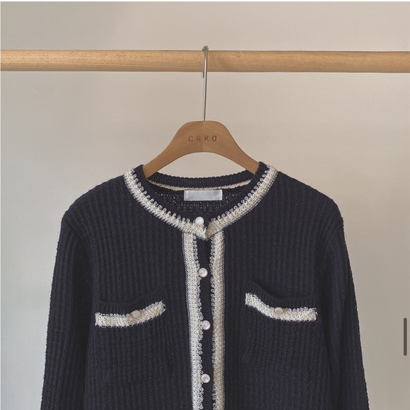 Button Up sweater Cardigan - Picture 4 of 8